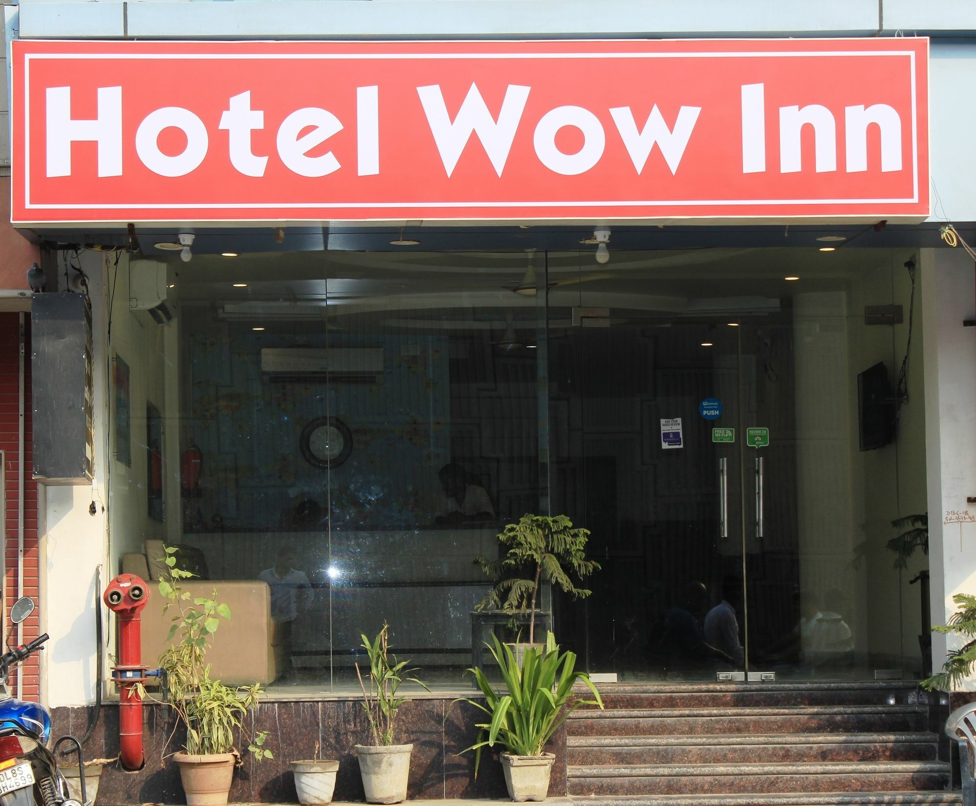 The Alpino Hotel New Delhi Exterior photo